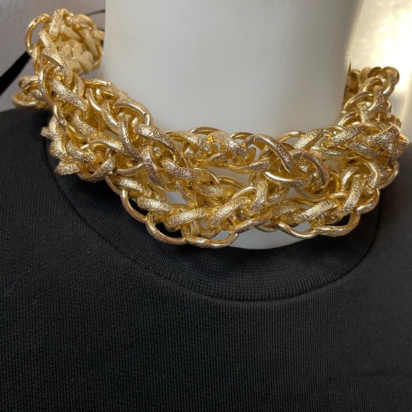 Gold chain choker necklace. - Picture 5 of 10